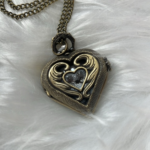 NEW❤️ Vintage Silvery Heart watch - Picture 7 of 13